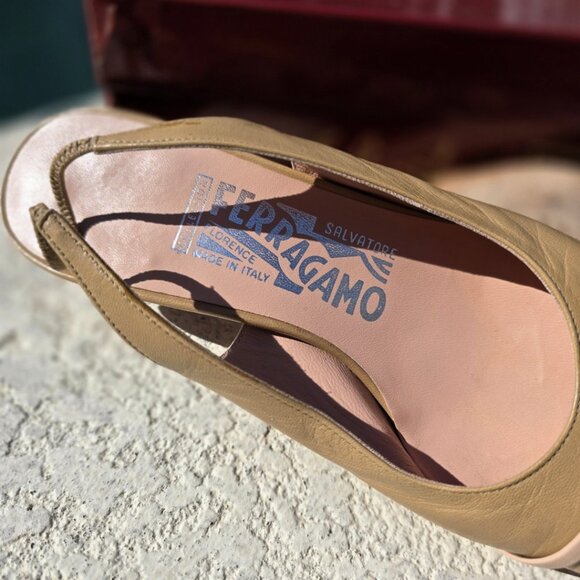 Vintage Salvatore Ferragamo Rosier Beige Leather Slingback Heels — Size 7.5 B - Picture 7 of 9